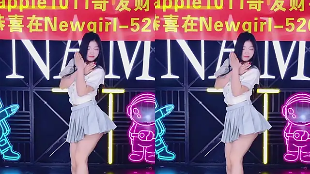 美女NEW-girl520在线直播
